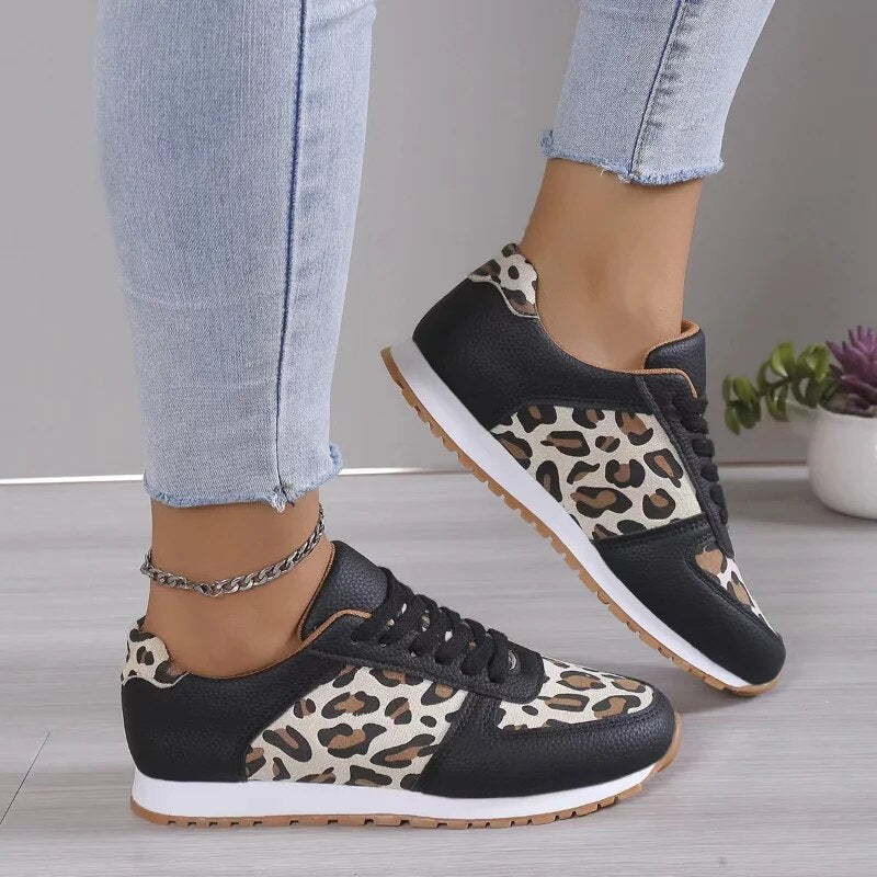 Aria - Bekväm Sneaker Med Snörning Och Leopardmönster